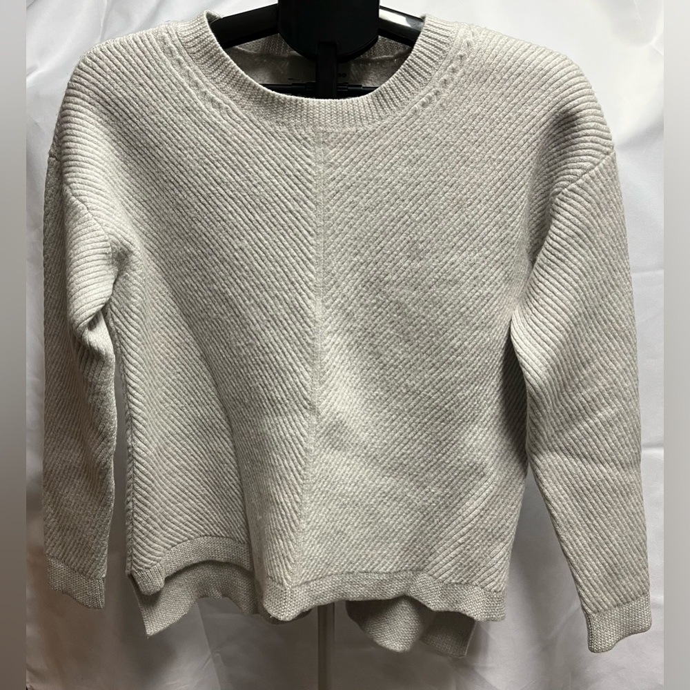 Wilfred Heather 100% Merino Wool Gray Textured Knit Sweater